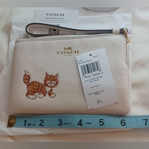 NWT Coach Corner Zip Wristlet Dancing Kitten Cat Chalk Pebble Leather SOLD OUT - Picture 3 of 5